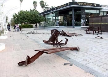 Causa ebrio daños en plaza de Victoria