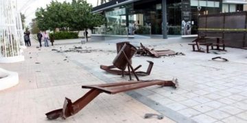 Causa ebrio daños en plaza de Victoria