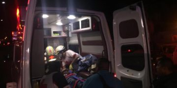 Delicado adulto mayor tras ser atropellado