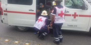 Se fractura pierna motociclista en choque