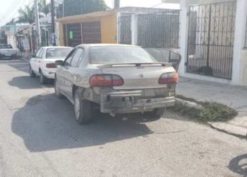 Motociclista se estrella con automóvil en Colonia Libertad
