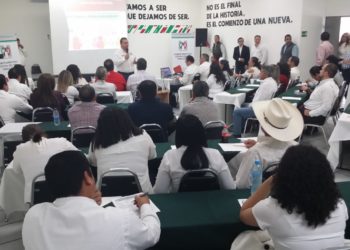 Capacitan en comunicación política y redes sociales a regidores del PRI