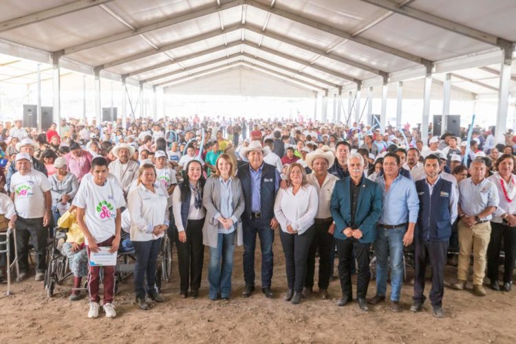 Llevan Gobierno de Tamaulipas y DIF servicios y apoyos a familias de Bustamante