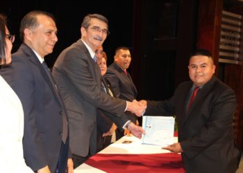 Preside Rector Suárez graduación en la Facultad de Ingeniería de Tampico