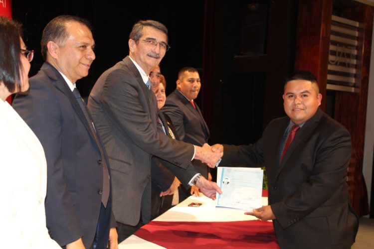 Preside Rector Suárez graduación en la Facultad de Ingeniería de Tampico