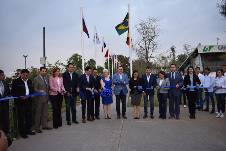 Inauguran Corredor Internacional en Universidad Tecnológica de N. Laredo