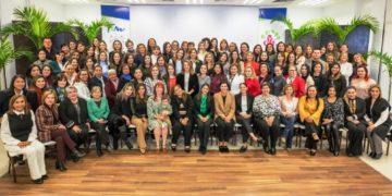 Mariana Gómez convive con el voluntariado del DIF Tamaulipas