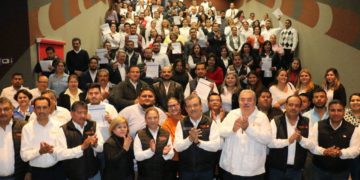 Capacita SNTE a nuevos comités de inglés y entrega mil 337 nombramientos