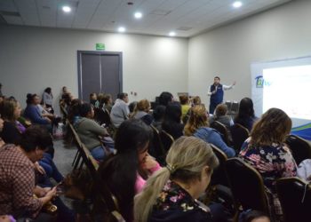 Entregan créditos a 172 jóvenes neolaredenses