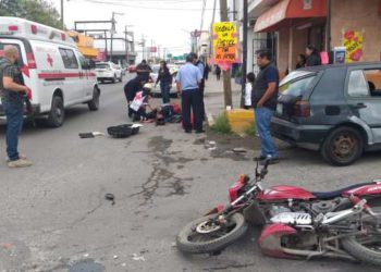 Motociclista se lesiona en aparatoso choque