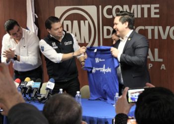 Presenta PAN a Ramos como su Diputado, tras brincar trancas del PMC