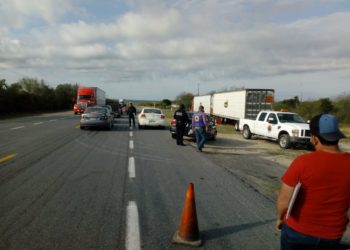 Tráiler lesiona a familia en carretera Victoria-Matamoros