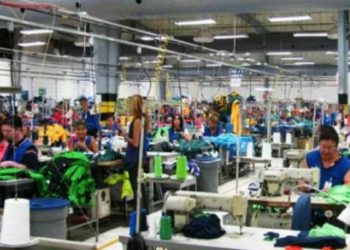 Dan aumento a maquiladoras; descartan huelgas