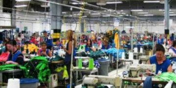 Dan aumento a maquiladoras; descartan huelgas