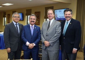 Designan “Empresario del año” al agente aduanal Eduardo Garza