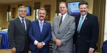 Designan “Empresario del año” al agente aduanal Eduardo Garza