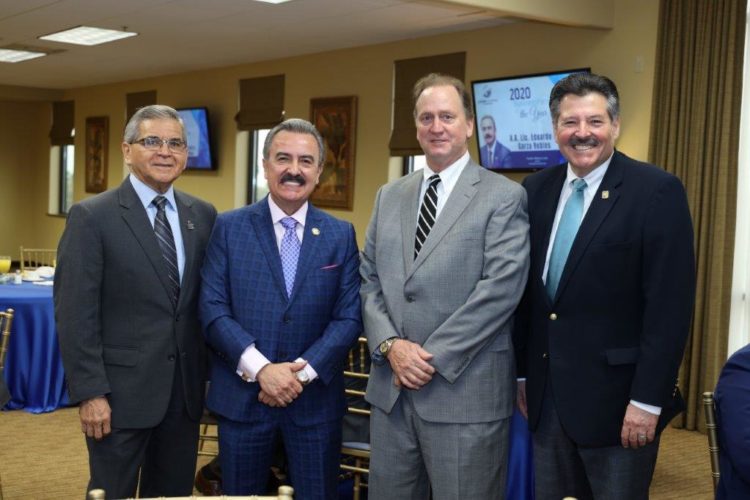 Designan “Empresario del año” al agente aduanal Eduardo Garza