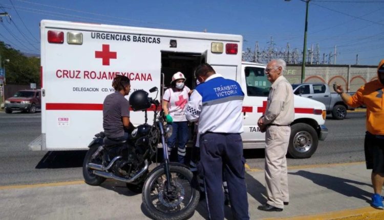Anciano lesiona a motociclista en choque
