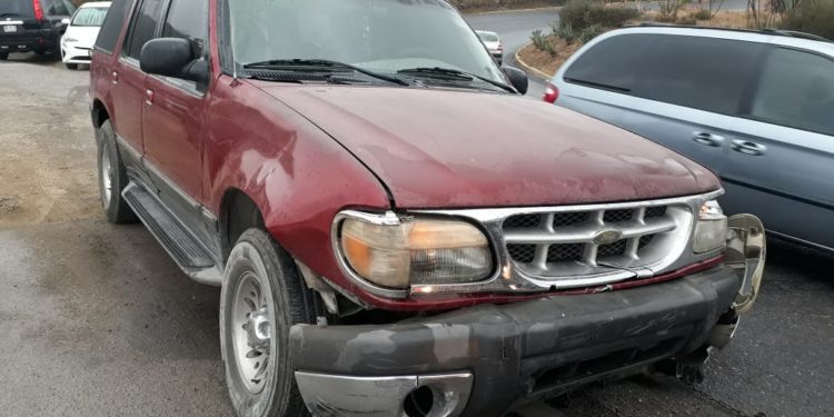 Choca estudiante el perder control de volante por lluvia