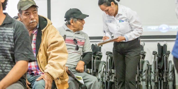 Entregan DIF Tamaulipas y Salud, apoyos funcionales a personas con discapacidad