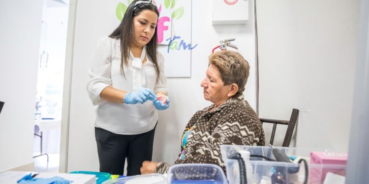 Entregan DIF Tamaulipas y Salud, apoyos funcionales a personas con discapacidad