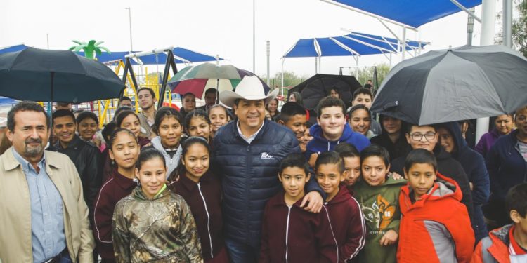 Cabeza de Vaca entrega Parque de Bienestar en Burgos en 271 Aniversario