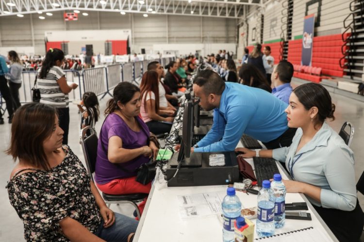 Dan prórroga para recoger  tarjeta beca de nivel básico en N. Laredo