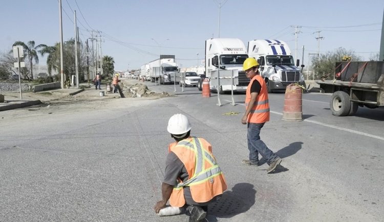 Avisan de cierre de carriles en Carretera Nacional de sur a norte en N Laredo