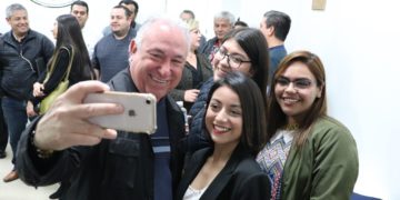 Entrega Héctor Garza seis aulas móviles en Nuevo Laredo