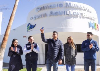 Inaugura Cabeza de Vaca gimnasio en Cd. Mier, Tamaulipas