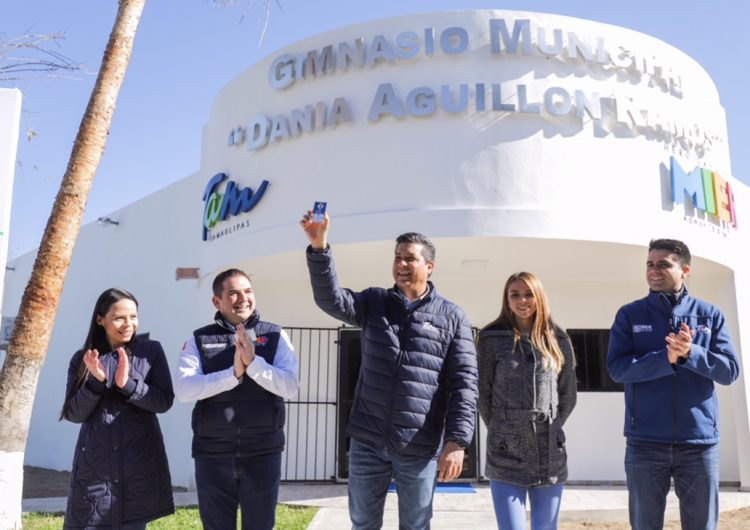 Inaugura Cabeza de Vaca gimnasio en Cd. Mier, Tamaulipas
