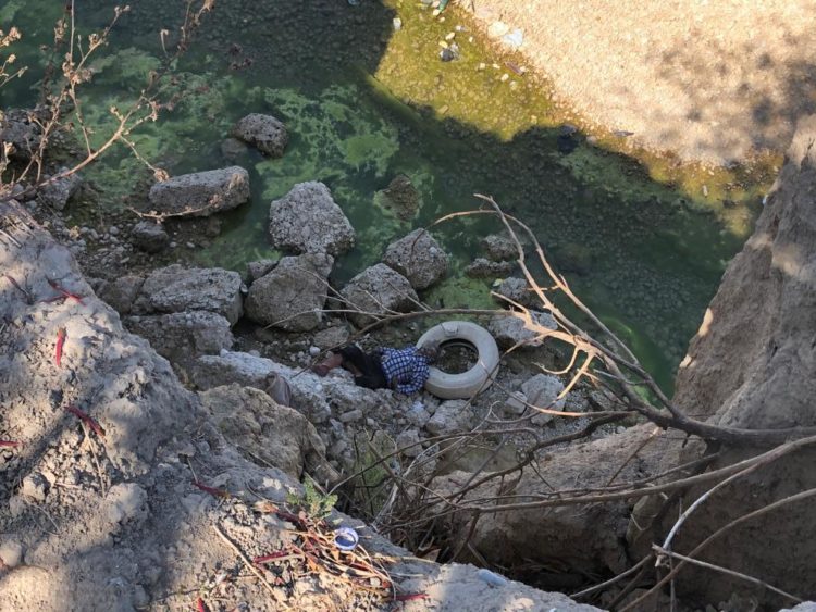 Muere anciano al caer a barranco