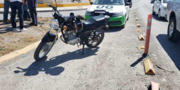 Familia acaba en Hospital tras participar en accidente