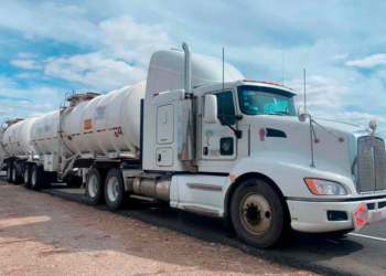 Asegura Guardia Nacional trailer con 60 mil litros de huachicol