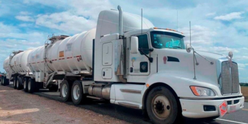 Asegura Guardia Nacional trailer con 60 mil litros de huachicol