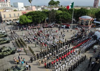 “La mejor manera de honrar a nuestra bandera, es trabajando en unidad”: Alcalde Mario López
