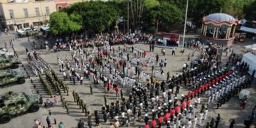 “La mejor manera de honrar a nuestra bandera, es trabajando en unidad”: Alcalde Mario López