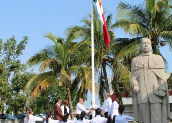 Realiza UAT en Tampico ceremonia del Día de la Bandera