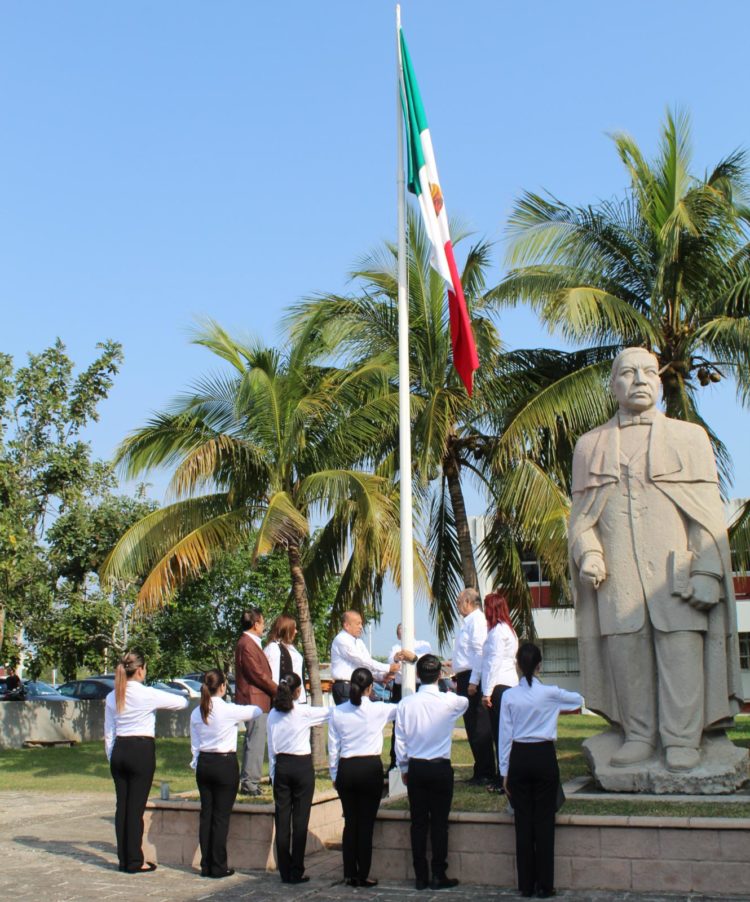 Realiza UAT en Tampico ceremonia del Día de la Bandera