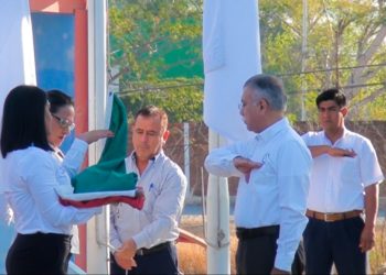 Rinde UAT en el Campus Victoria homenaje a la Bandera