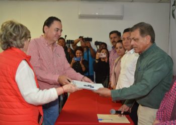 Jesús Valdez Zermeño se registra para dirigir el PRI-Nuevo Laredo
