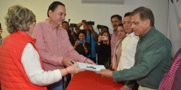 Jesús Valdez Zermeño se registra para dirigir el PRI-Nuevo Laredo