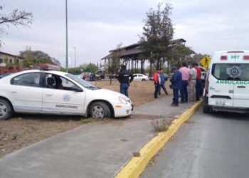 Paramédico de Protección Civil se lesiona en choque