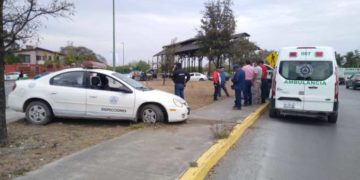 Paramédico de Protección Civil se lesiona en choque