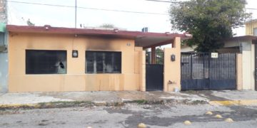 Maestros salvan de morir calcinada a abuelita