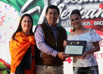 Entrega Alcalde llaves de Matamoros a Edith Márquez, distinguida ”Valor Nacional”