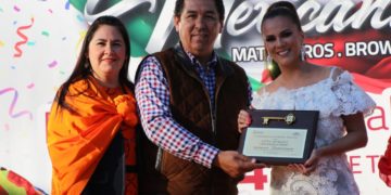 Entrega Alcalde llaves de Matamoros a Edith Márquez, distinguida ”Valor Nacional”