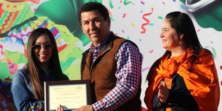 Entrega Alcalde llaves de Matamoros a Edith Márquez, distinguida ”Valor Nacional”