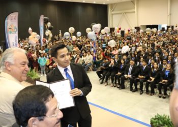 Apadrina Héctor Garza generación 82 del Tec-Victoria