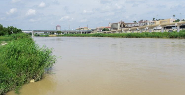 Alertan por crecida del río Bravo en Nuevo Laredo